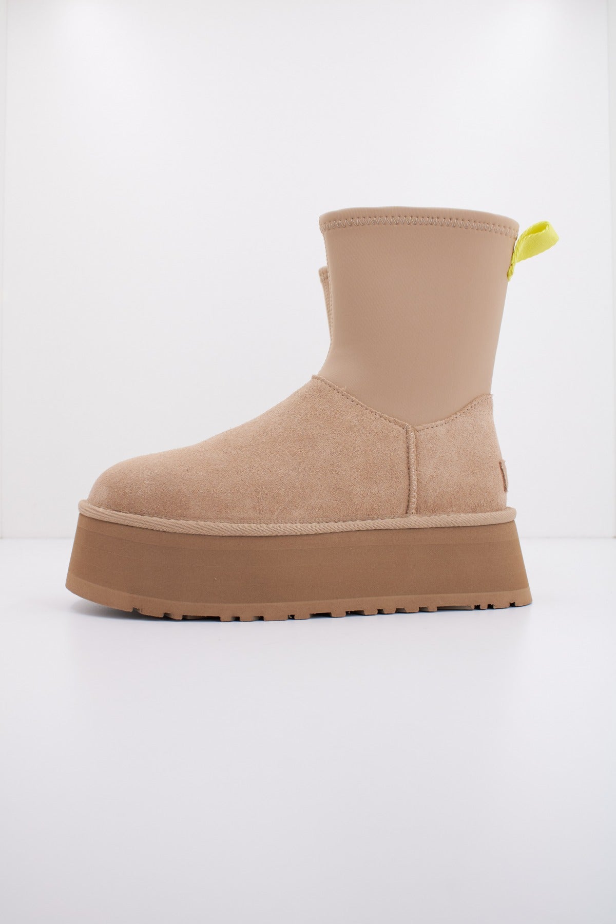 UGG W CLASSIC DIPPER en color MARRON CLARO  (1)