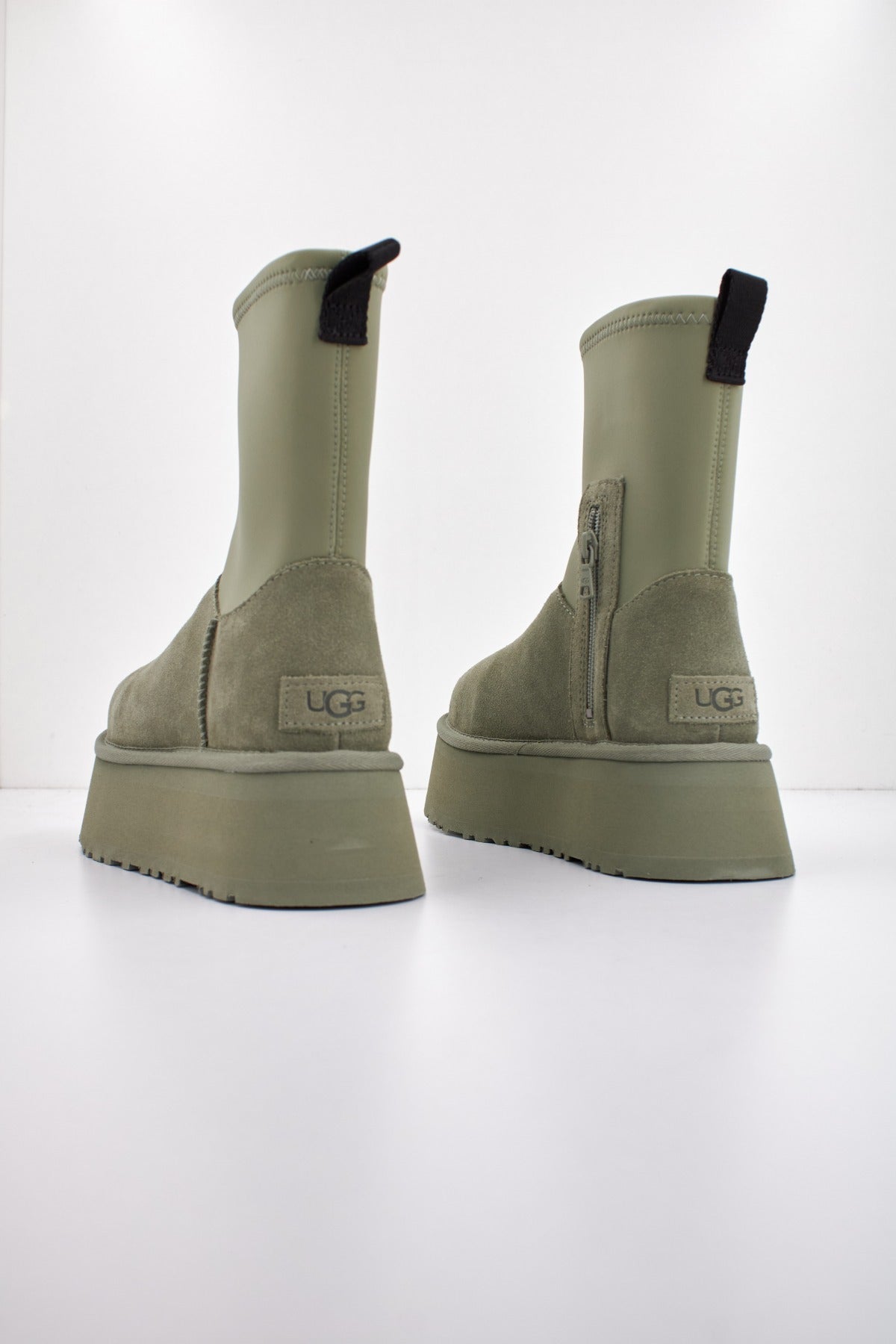 UGG W CLASSIC DIPPER en color VERDE  (3)