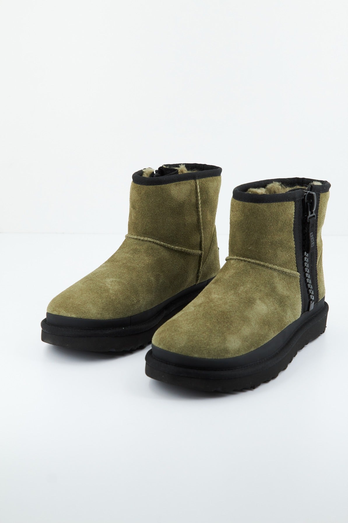 UGG W CLASSIC MINI ZIPPER TAPE en color VERDE  (3)