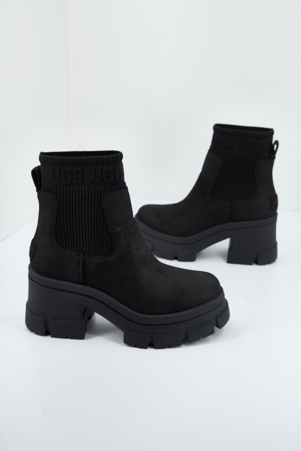 UGG W BROOKLYN CHELSEA en color NEGRO  (2)