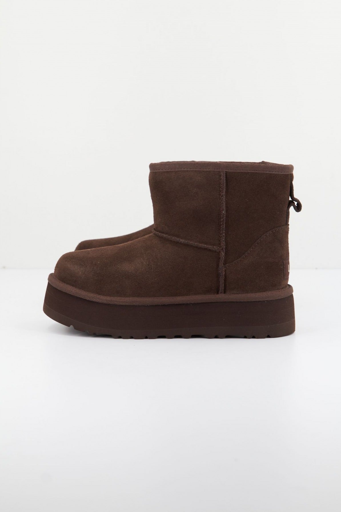 UGG CLASSIC MINI PLATFORM en color MARRON  (1)