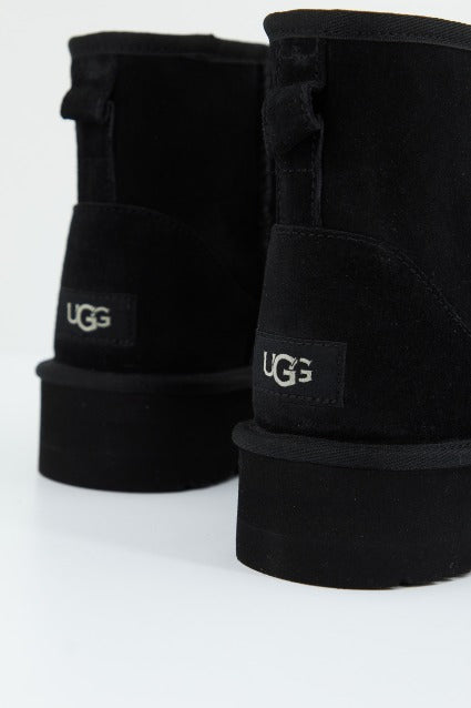 UGG CLASSIC MINI PLATFORM en color NEGRO  (4)