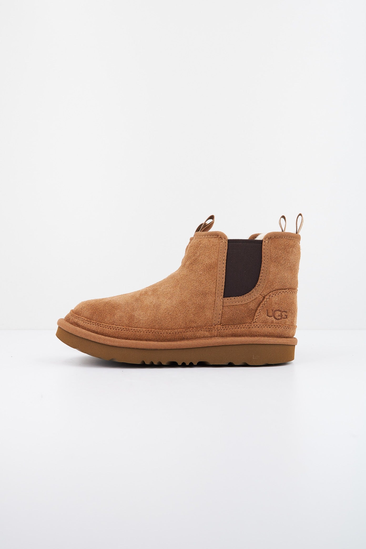 UGG K NEUMEL CHELSEA en color MARRON  (1)