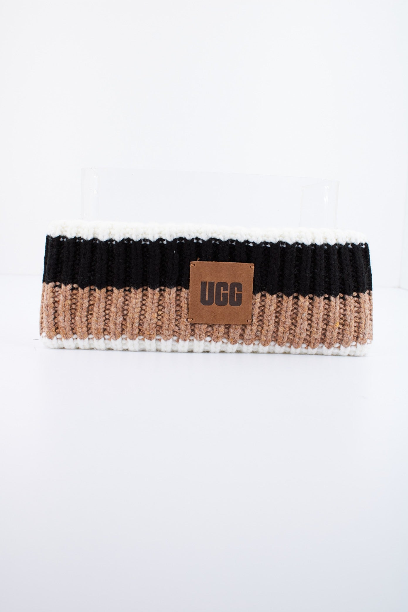 UGG W CHUNKY RIBBED HEADBAND en color NEGRO  (2)