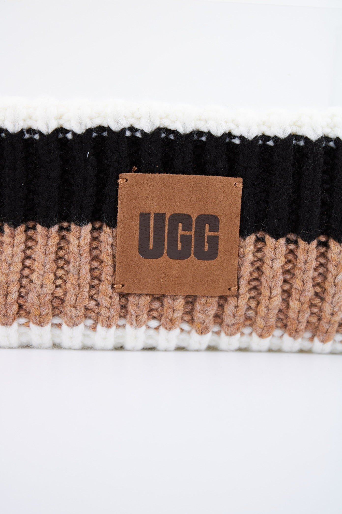 UGG W CHUNKY RIBBED HEADBAND en color NEGRO  (3)