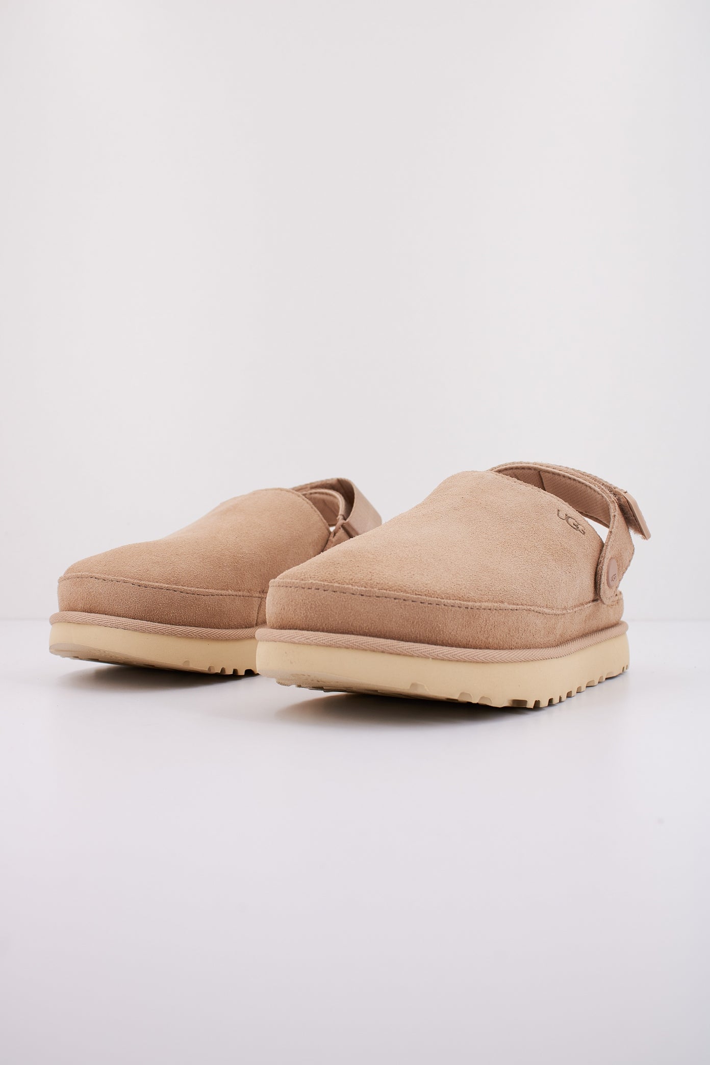 UGG W GOLDENSTAR CLOG en color BEIS  (2)