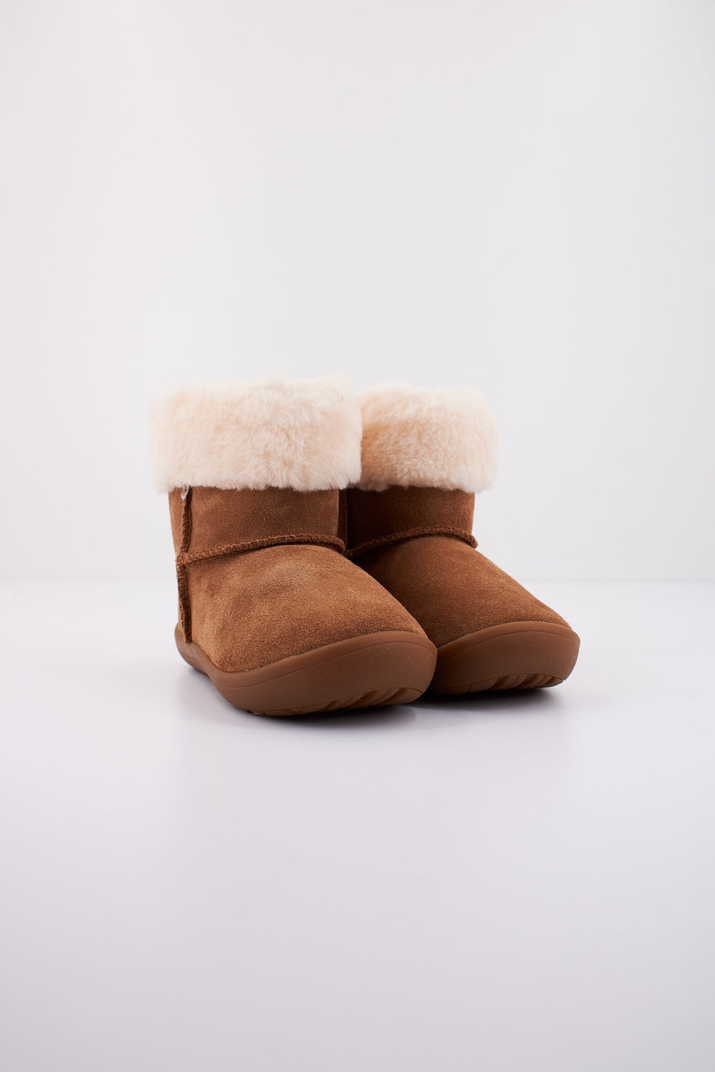 UGG SAMMEE en color MARRON  (2)