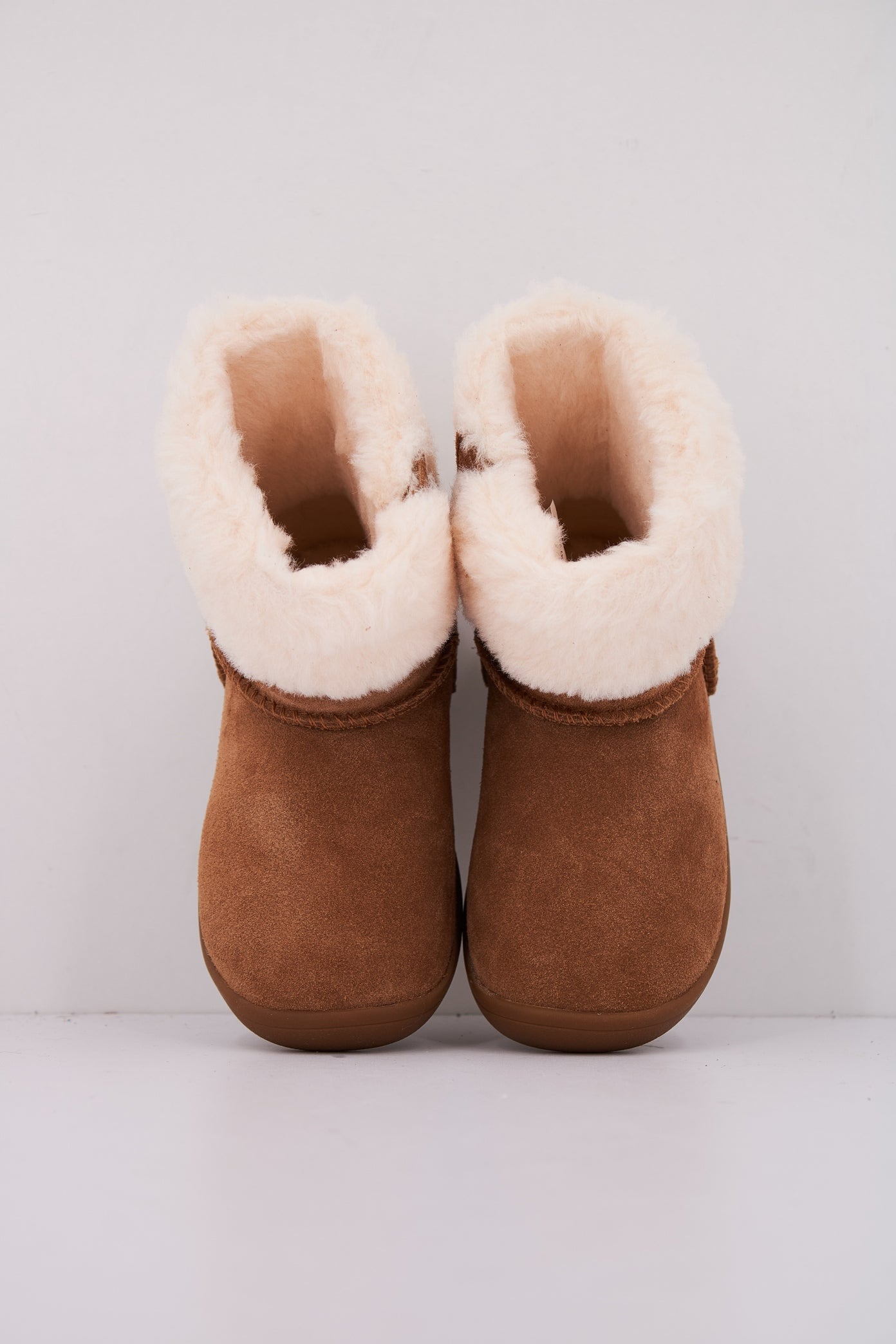 UGG SAMMEE en color MARRON  (3)