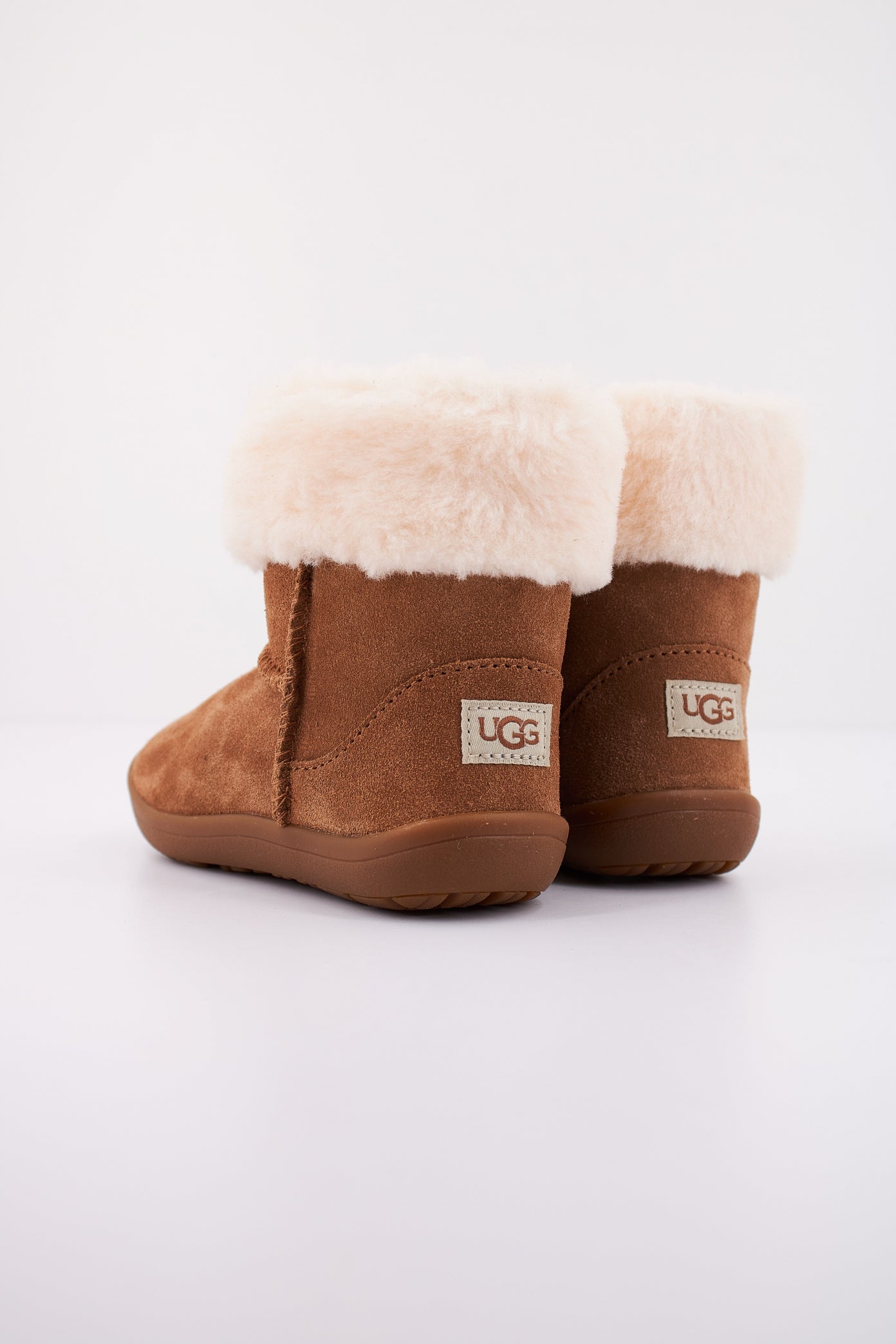 UGG SAMMEE en color MARRON  (4)