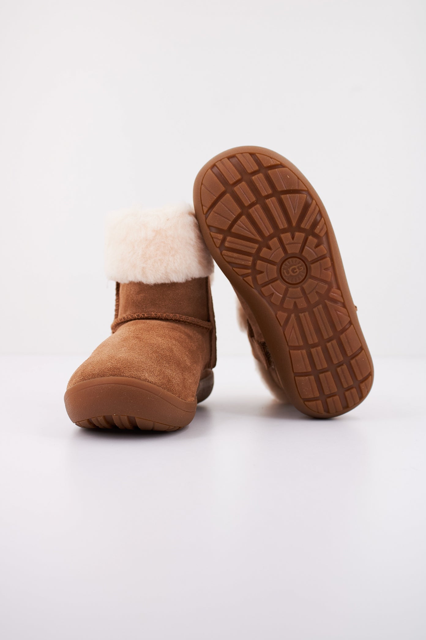 UGG SAMMEE en color MARRON  (5)