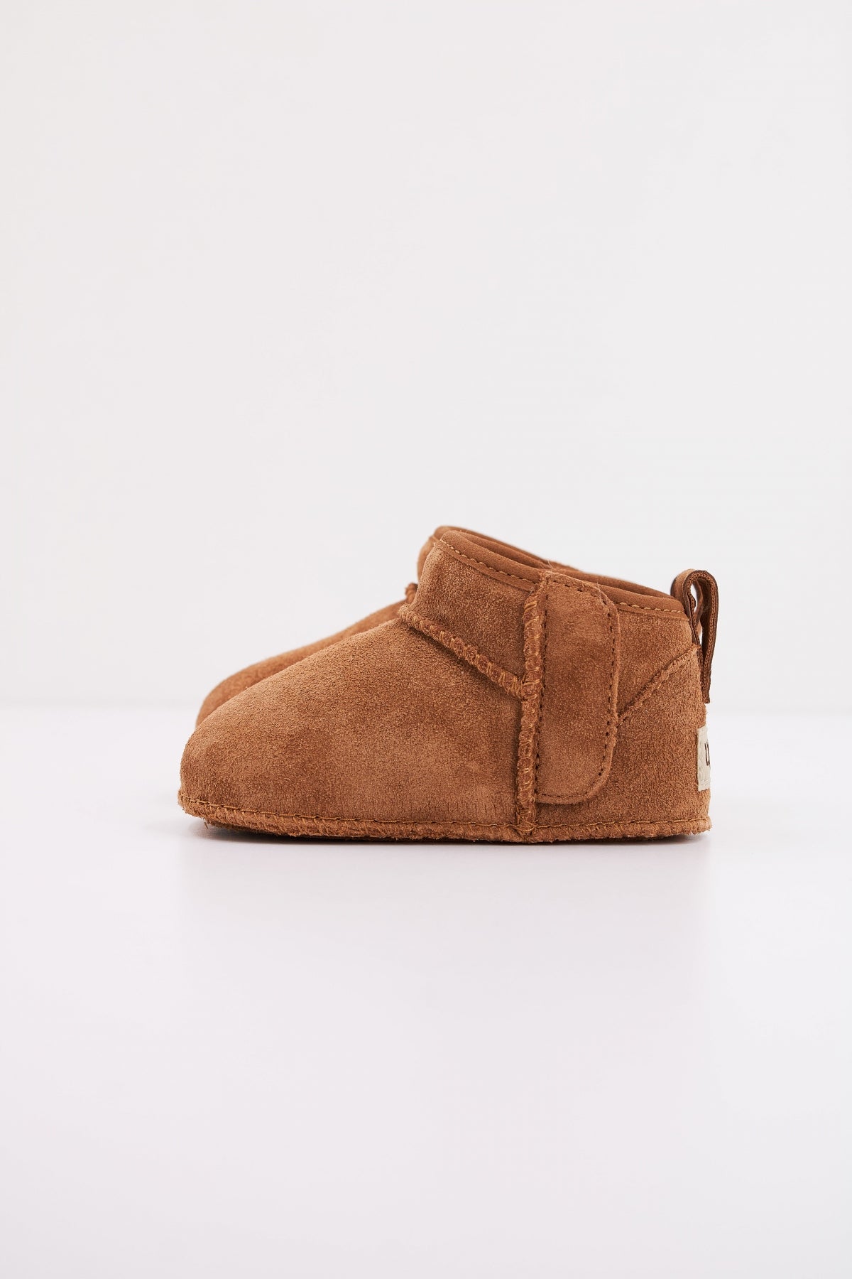 UGG BABY CLASSIC ULTRA MINI en color MARRON  (1)