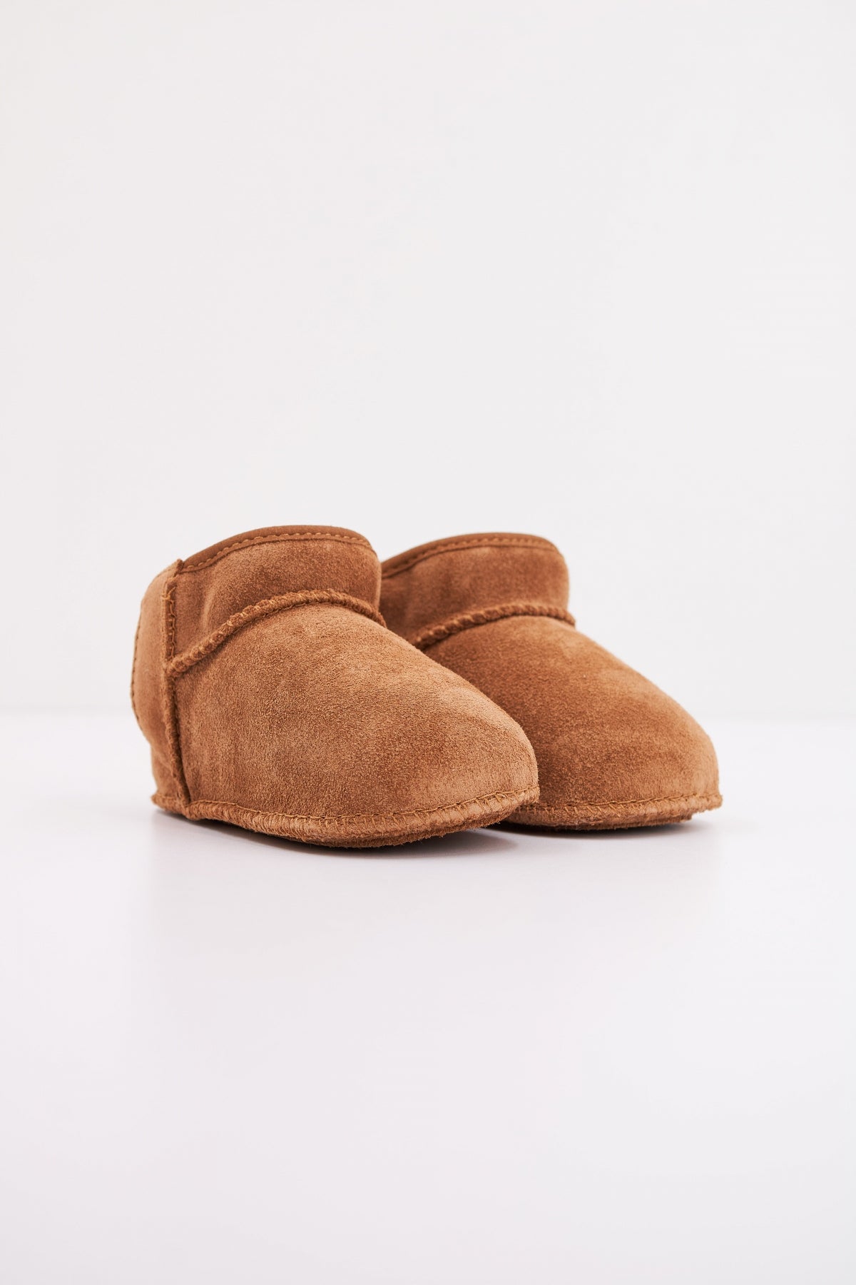 UGG BABY CLASSIC ULTRA MINI en color MARRON  (2)