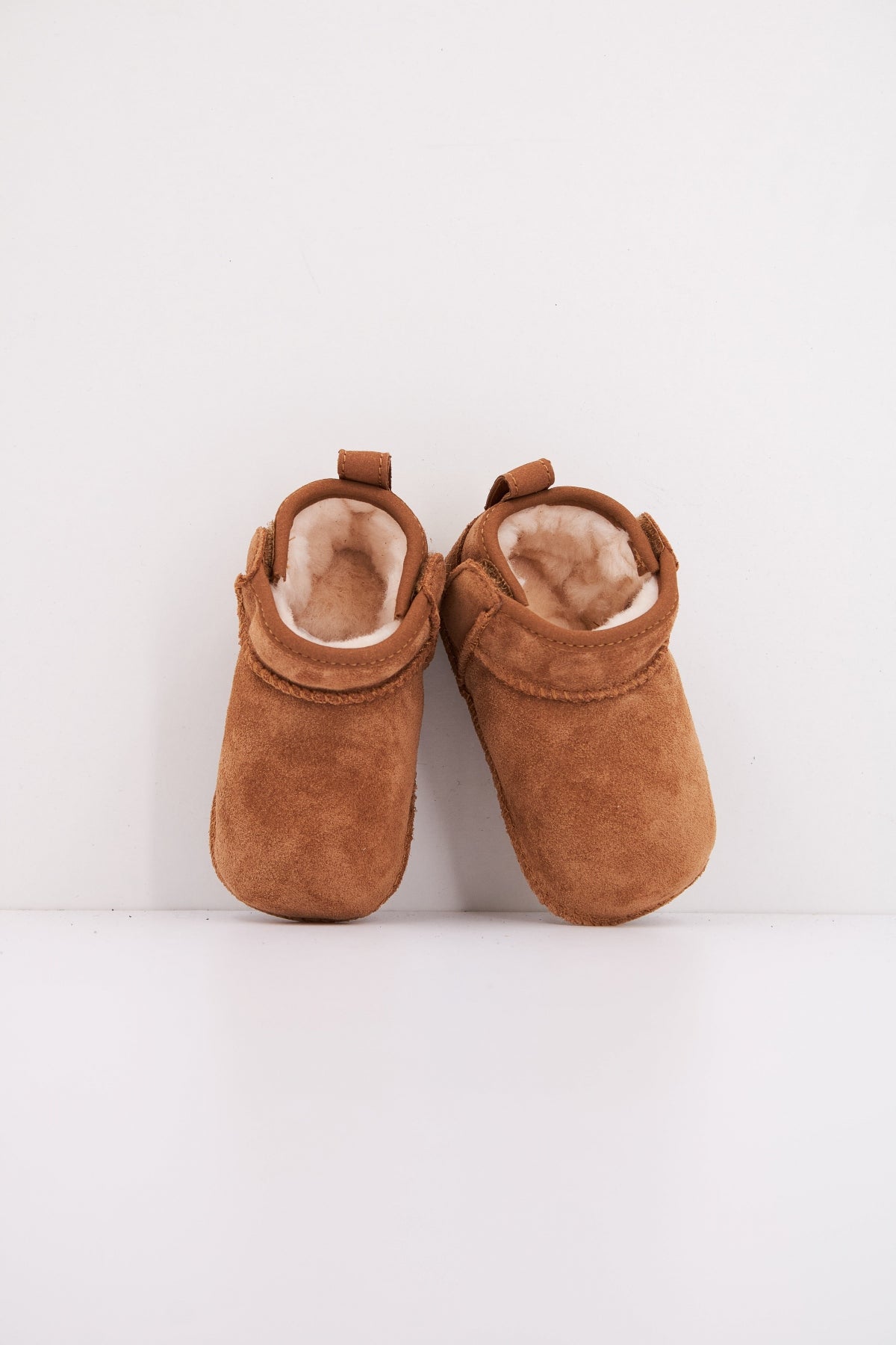 UGG BABY CLASSIC ULTRA MINI en color MARRON  (3)