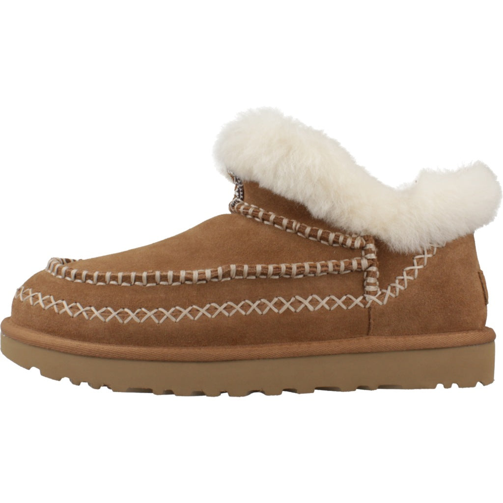 UGG W CLASSIC ULTRA MINI ALPINE en color MARRON  (2)