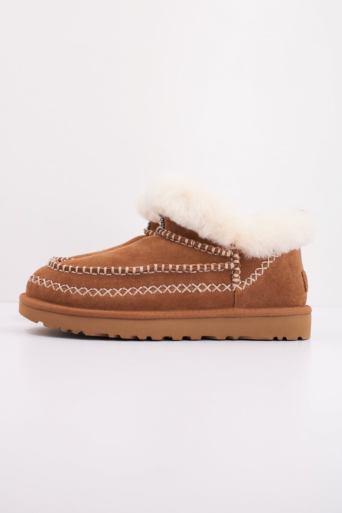 UGG W CLASSIC ULTRA MINI ALPINE en color MARRON  (1)