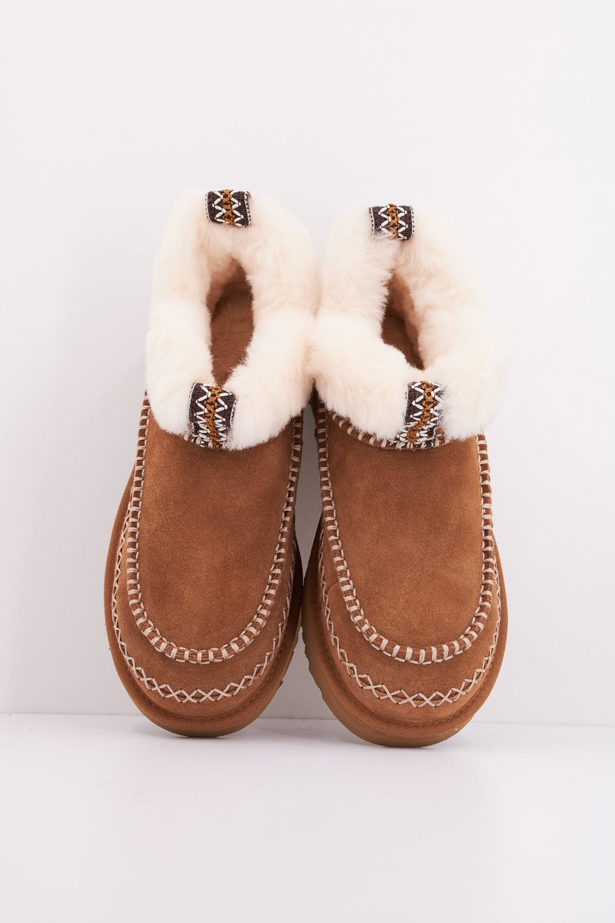 UGG W CLASSIC ULTRA MINI ALPINE en color MARRON  (3)