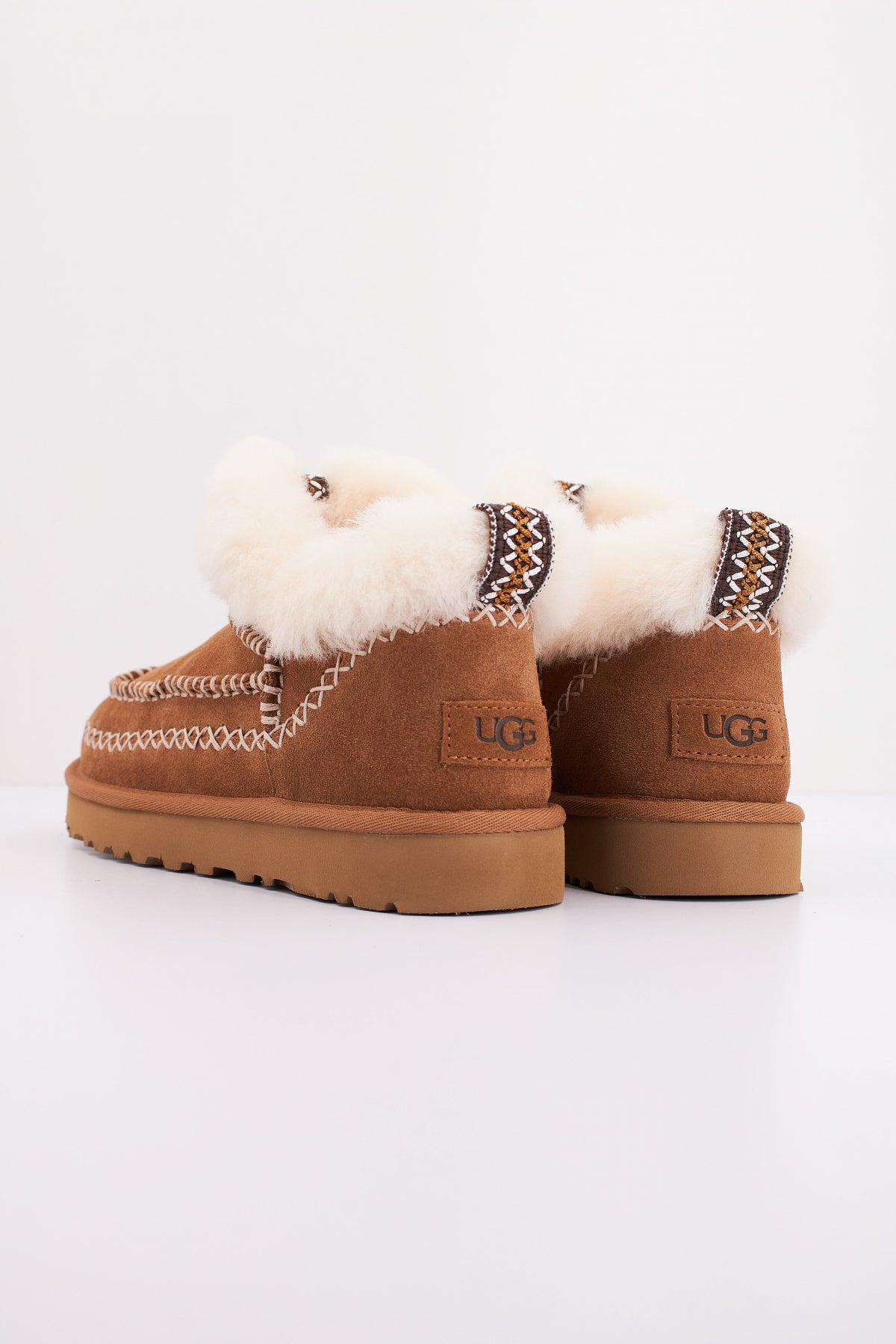 UGG W CLASSIC ULTRA MINI ALPINE en color MARRON  (4)