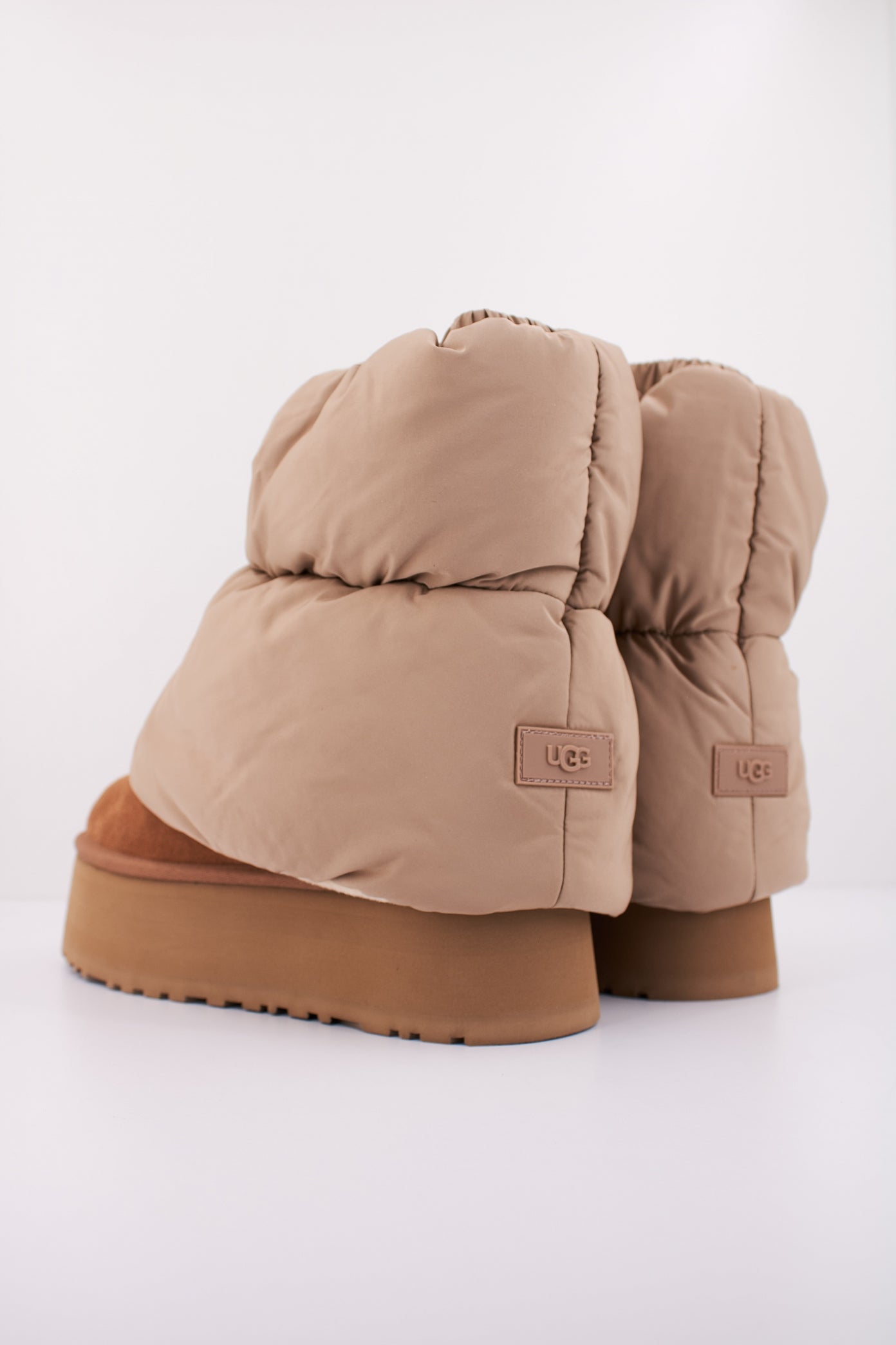 UGG W CLASSIC MINI DIPPER PUFF en color MARRON  (4)