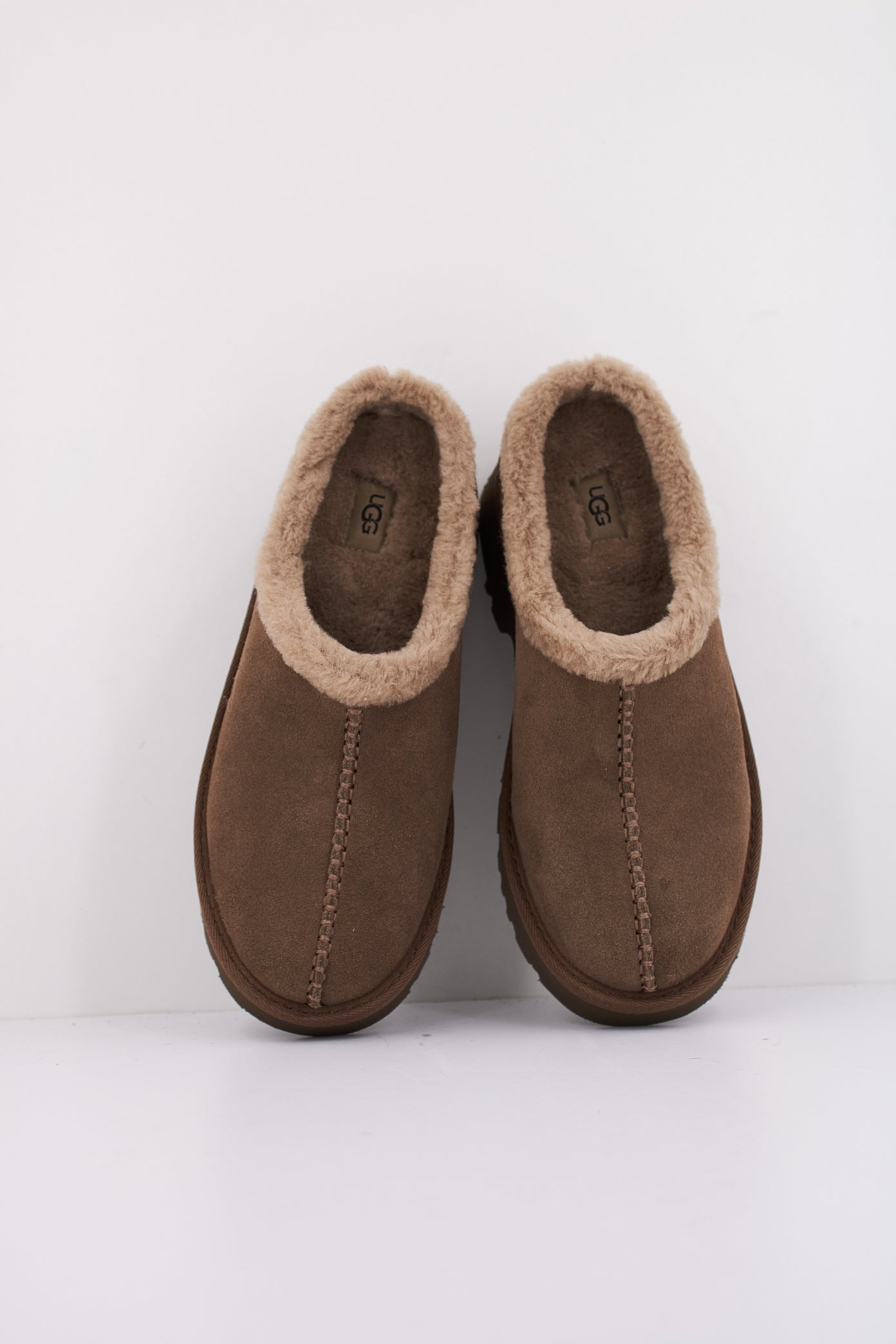 UGG NEW HEIGHTS COZY CLOG en color MARRON  (3)