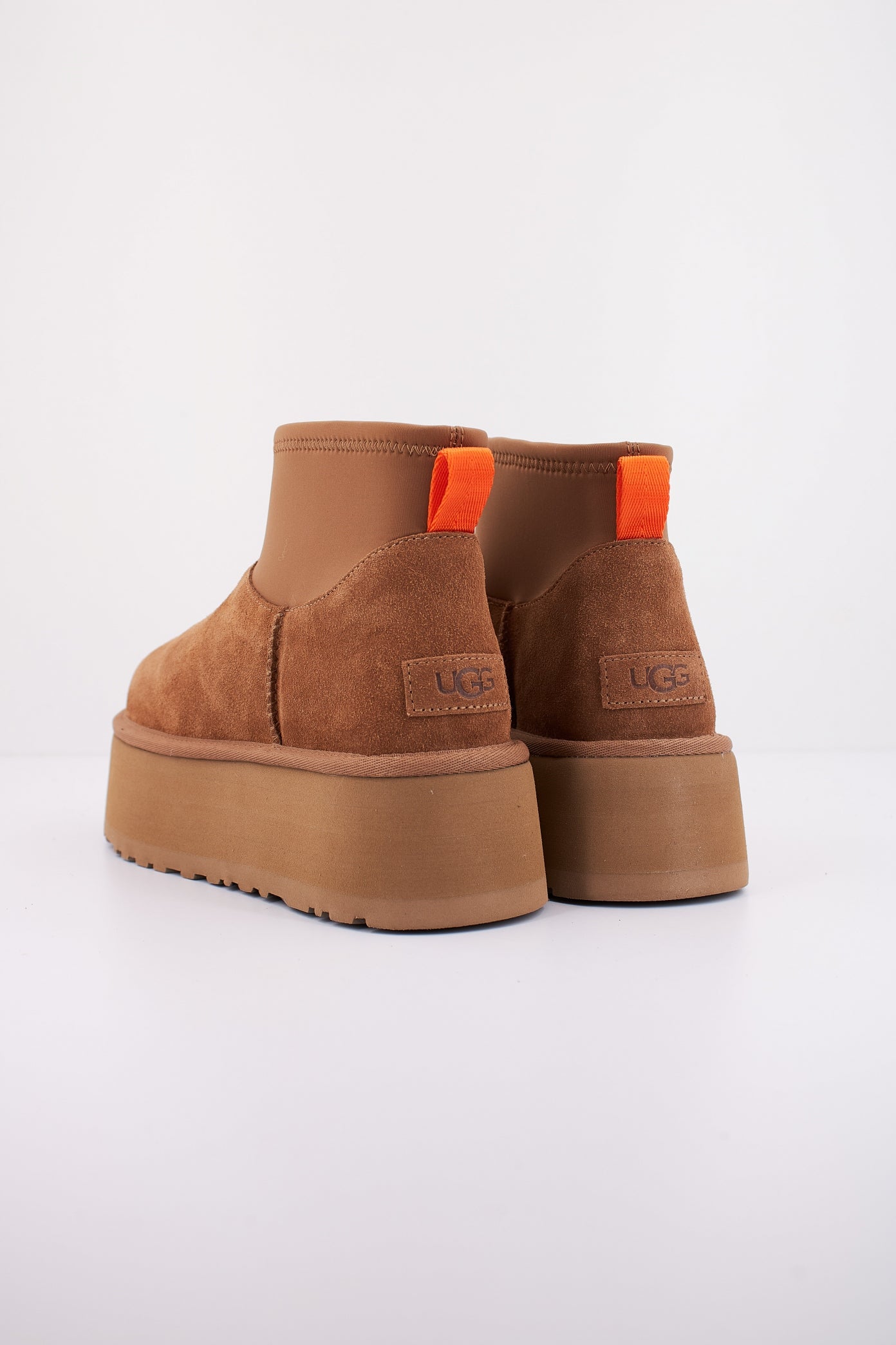 UGG CLASSIC MINI DIPPER en color MARRON  (4)