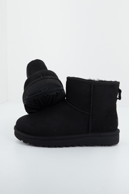 UGG UGG CLASSIC MINI en color NEGRO  (3)