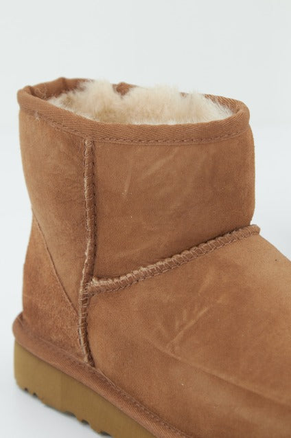 UGG UGG CLASSIC MINI en color MARRON  (2)