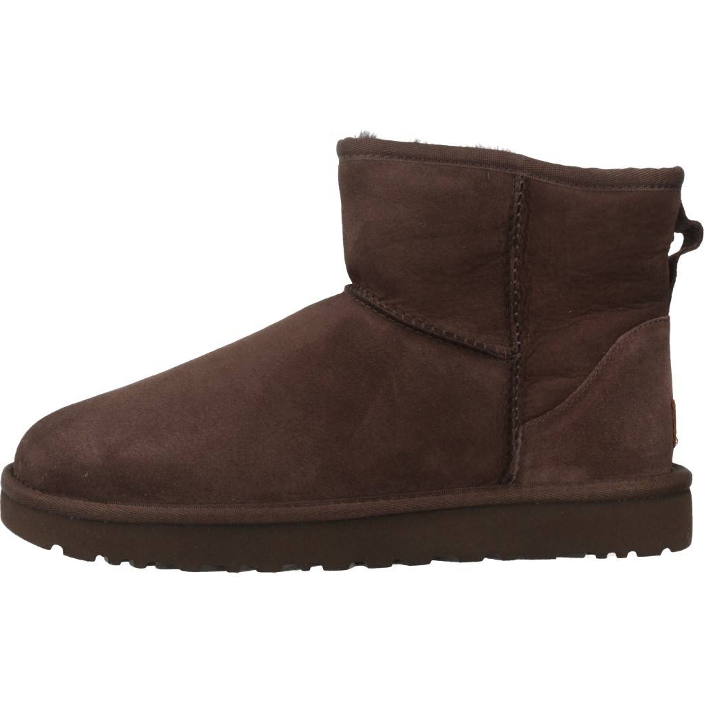 UGG W CLASSIC MINI II en color MARRON  (2)