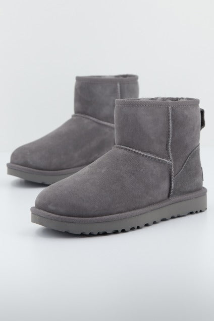 UGG UGG CLASSIC MINI en color GRIS  (1)