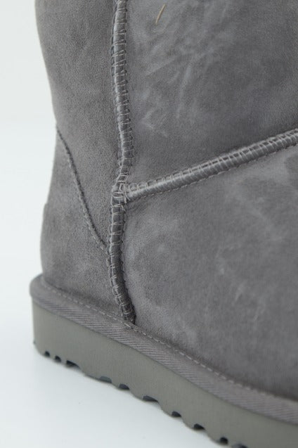 UGG UGG CLASSIC MINI en color GRIS  (2)