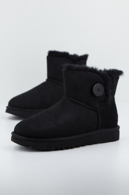 UGG UGG MINI BUTTON en color NEGRO  (1)