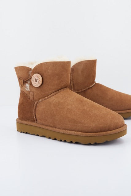 UGG W MINI BAILEY BUTTON en color MARRON CLARO  (1)