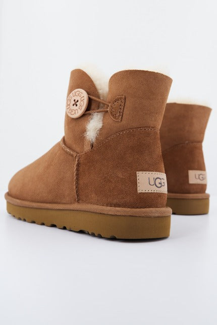 UGG W MINI BAILEY BUTTON en color MARRON CLARO  (3)