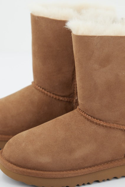 UGG BAILEY BOW II en color MARRON  (2)