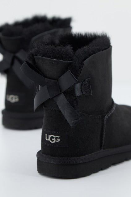 UGG MINI BAILEY BOW II en color NEGRO  (3)