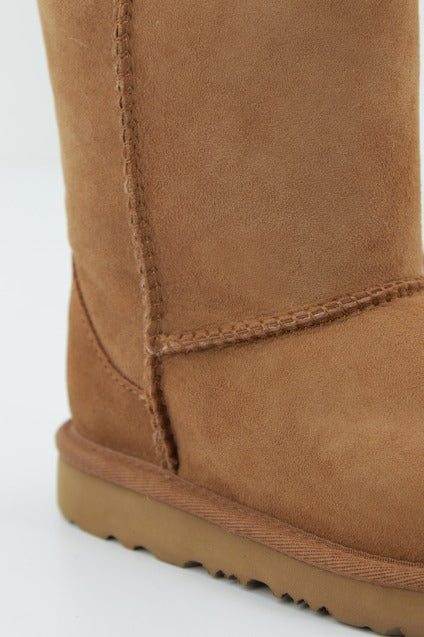 UGG CLASSIC II en color MARRON  (2)