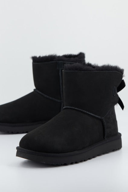 UGG UGG MINI BOW en color NEGRO  (1)