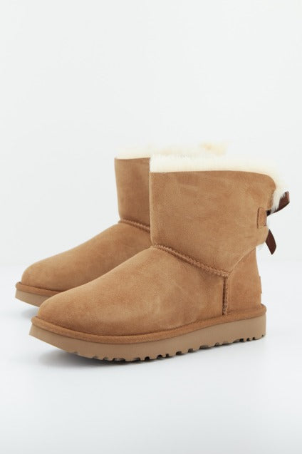 UGG UGG MINI BOW en color MARRON  (1)