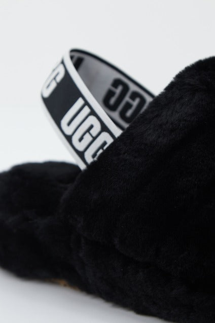 UGG FLUFF YEAH SLIDE en color NEGRO  (2)