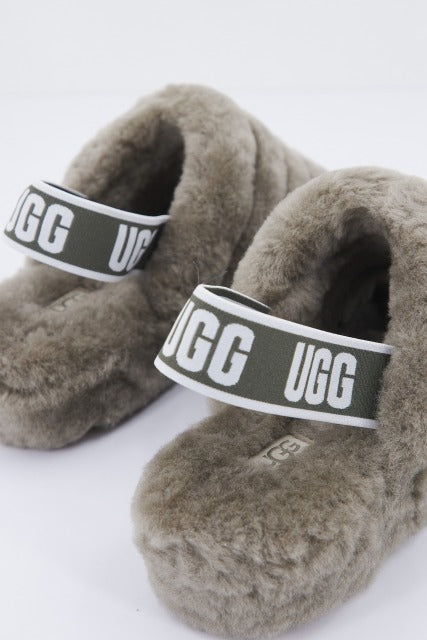 UGG FLUFF YEAH SLIDE en color VERDE  (3)