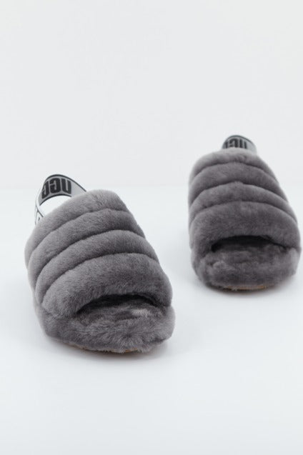 UGG FLUFF YEAH SLIDE en color GRIS  (2)