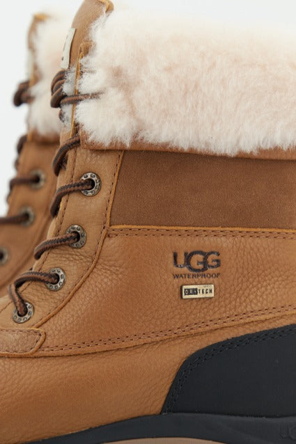 UGG ADIRONDACK BOOT III en color MARRON  (2)