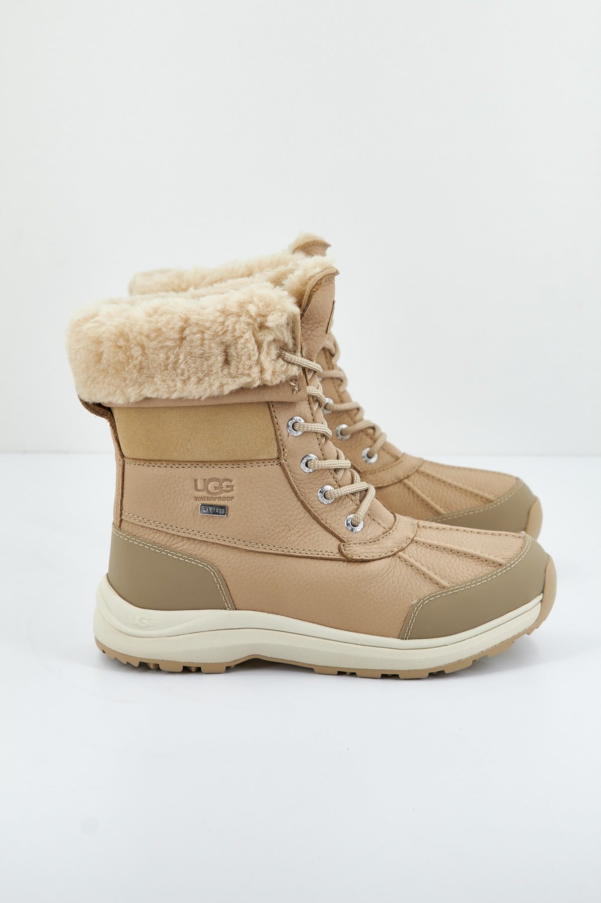 UGG W ADIRONDACK BOOT III en color BEIS  (1)