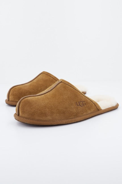 UGG SCUFF en color MARRON CLARO  (1)