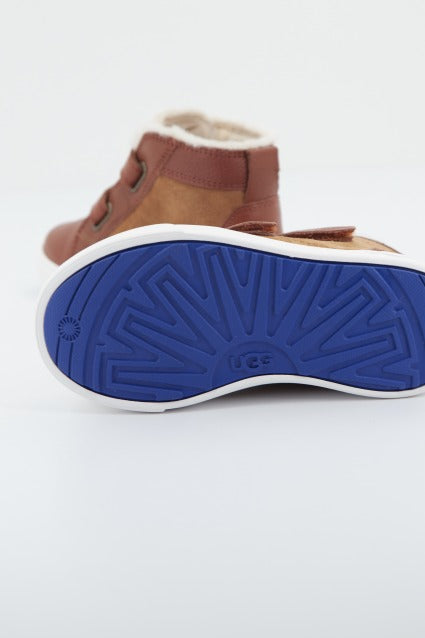 UGG T RENNON II en color MARRON  (4)