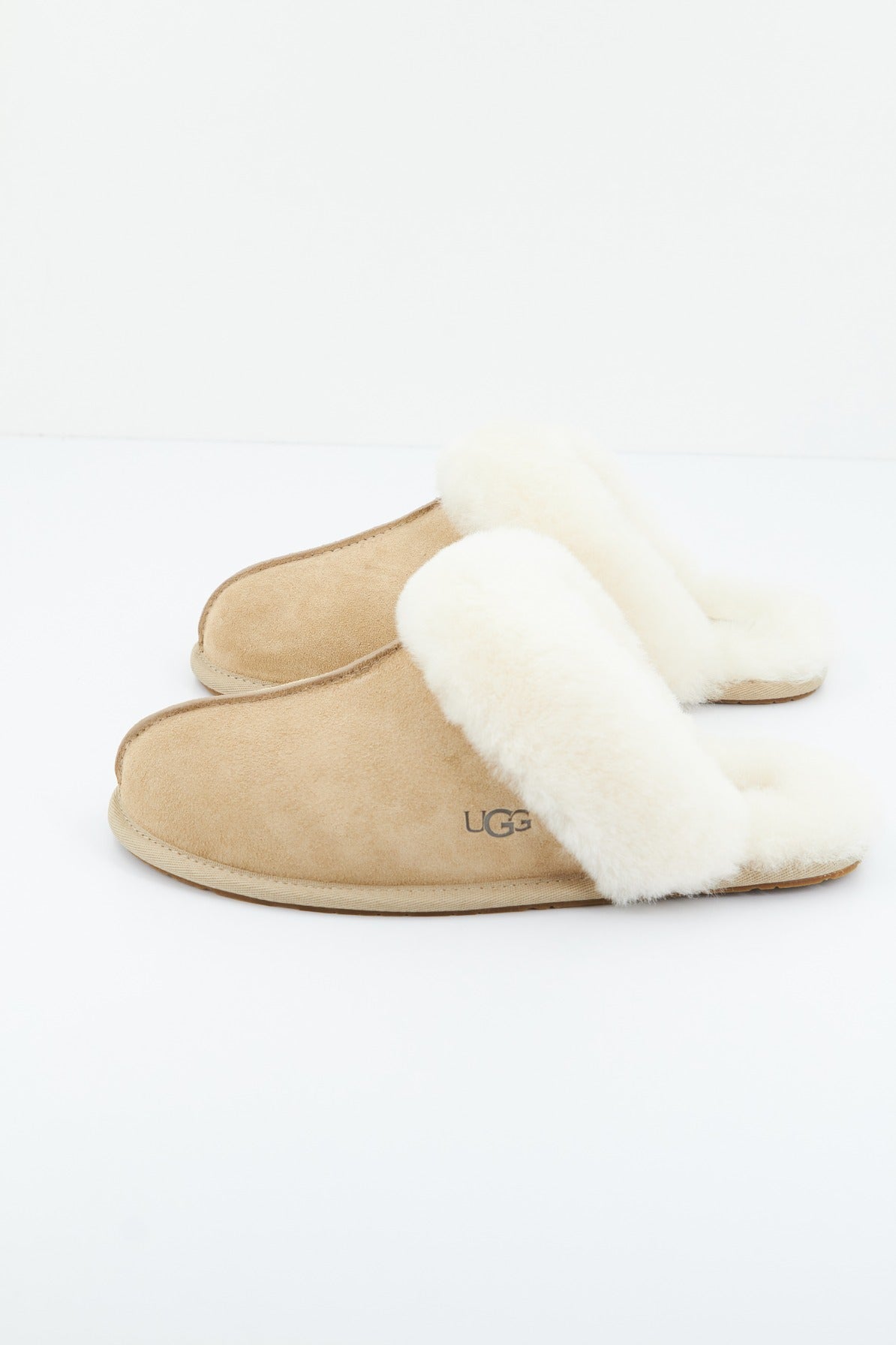 UGG W SCUFFETTE II en color MARRON CLARO  (1)